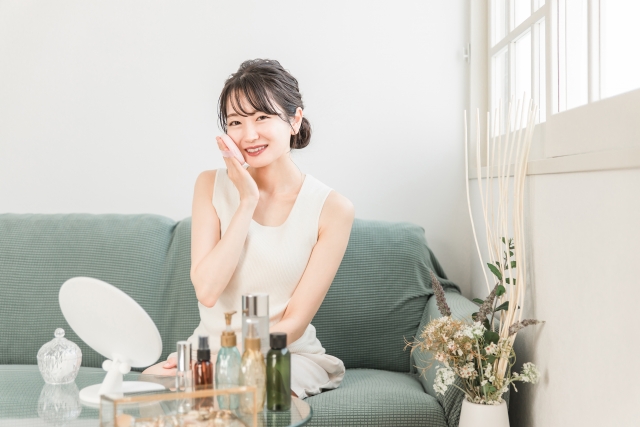 メイク崩れを防ぐ！朝のスキンケアから見直すベースメイク術｜BBクリームの桜花媛